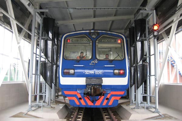 Touchless train wash systems